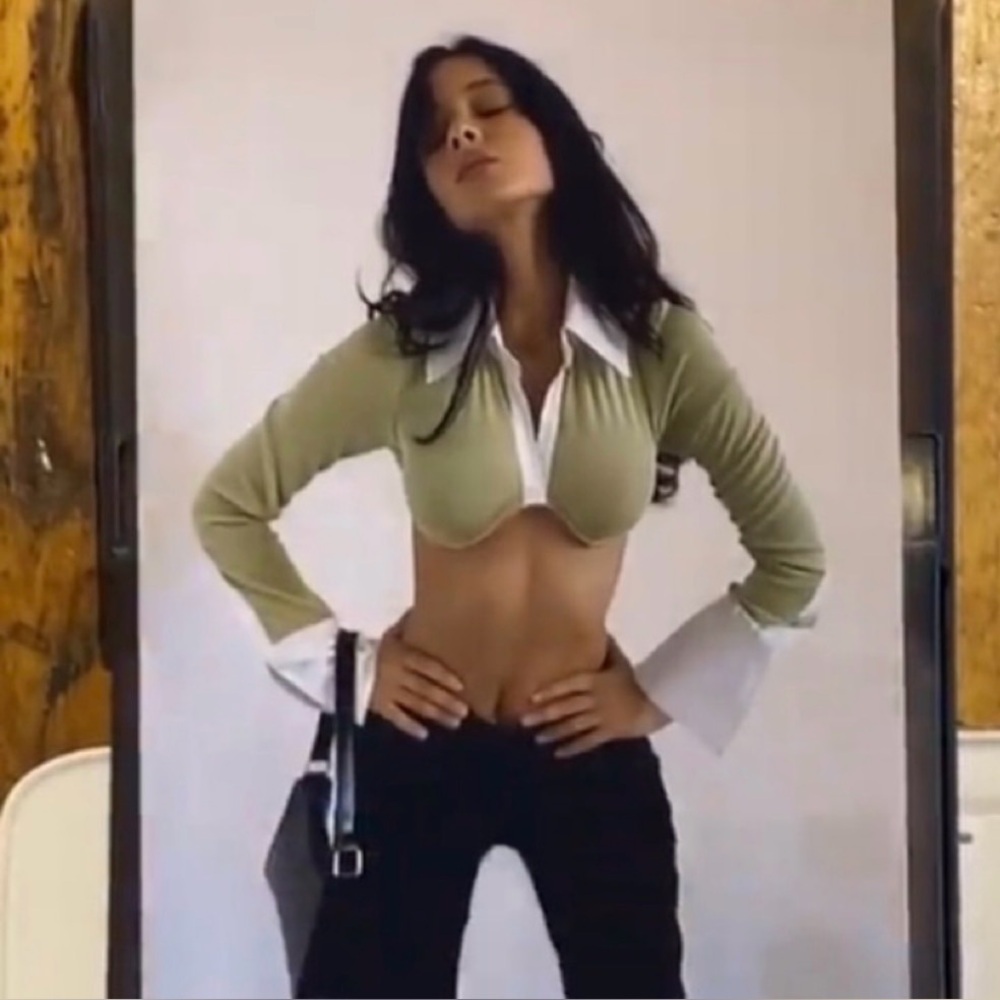Mirror Palais Pistachio underwire cuffed crop top
